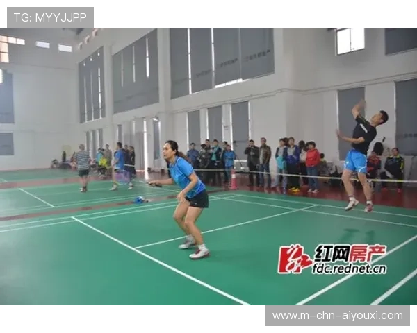 “羽毛球：简阳文体中心赛场高速对决，赛点难分难解”